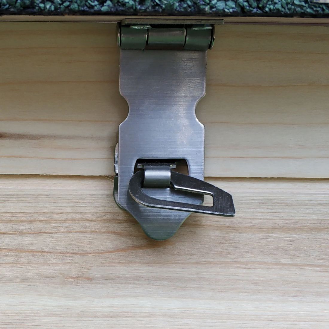 Metalen roofdierbestendige sluiting van het kippenhok